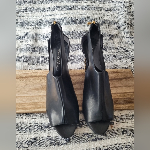 POUR LA VICTOIRE gold and black shoes, leather, size 9. - Picture 9 of 9